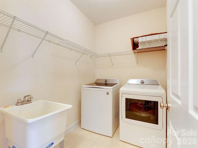 5915 Trailwater Road, Charlotte, NC 28278.  MLS# CAR4417800, YatesRealty ID 48481. 