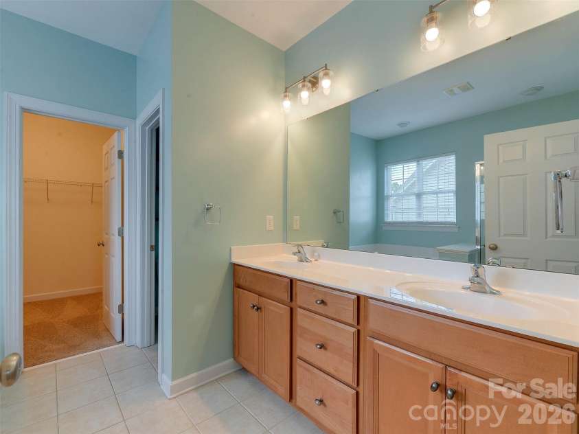 5915 Trailwater Road, Charlotte, NC 28278.  MLS# CAR4417800, YatesRealty ID 48481. 