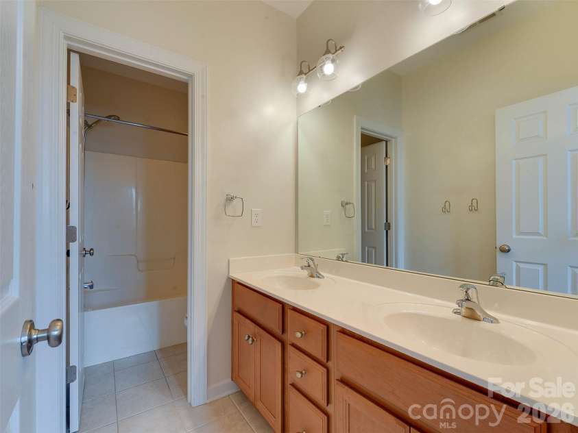 5915 Trailwater Road, Charlotte, NC 28278.  MLS# CAR4417800, YatesRealty ID 48481. 