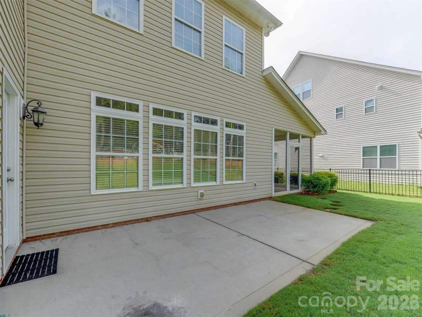 5915 Trailwater Road, Charlotte, NC 28278.  MLS# CAR4417800, YatesRealty ID 48481. 