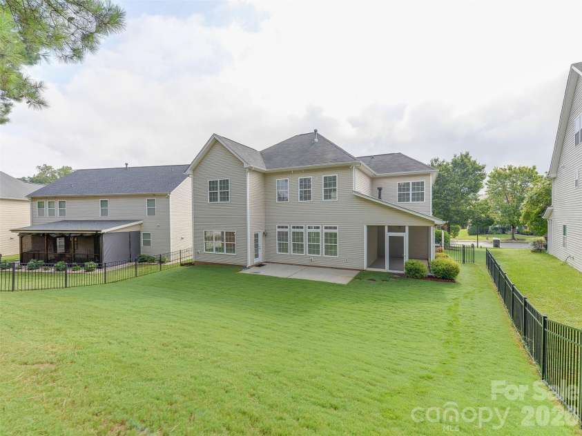 5915 Trailwater Road, Charlotte, NC 28278.  MLS# CAR4417800, YatesRealty ID 48481. 