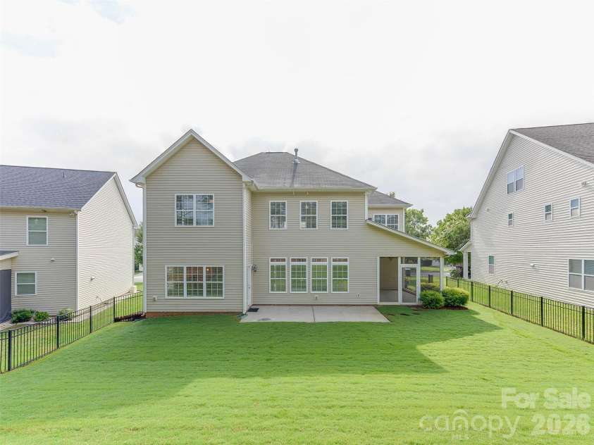 5915 Trailwater Road, Charlotte, NC 28278.  MLS# CAR4417800, YatesRealty ID 48481. 
