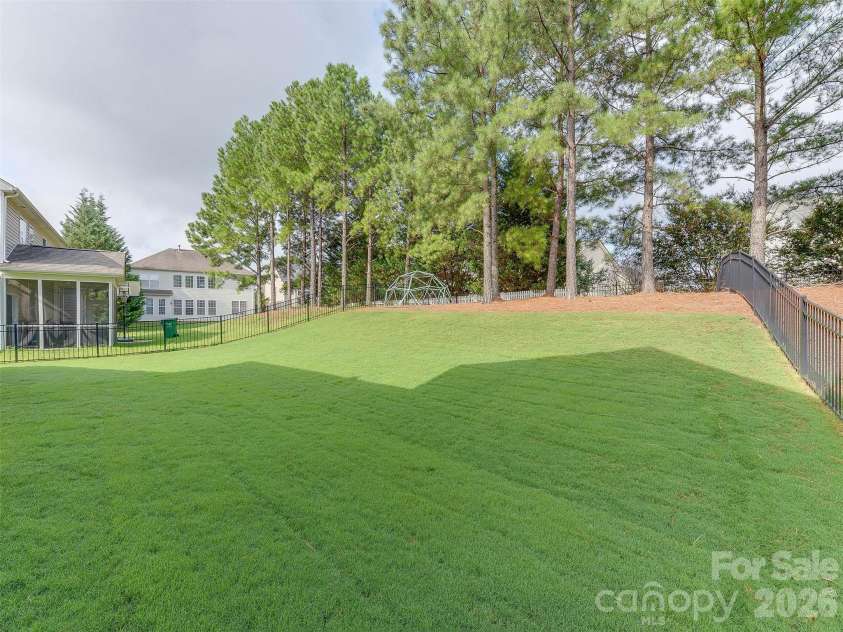 5915 Trailwater Road, Charlotte, NC 28278.  MLS# CAR4417800, YatesRealty ID 48481. 