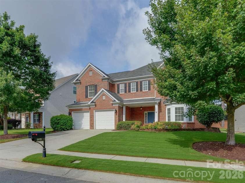 5915 Trailwater Road, Charlotte, NC 28278.  MLS# CAR4417800, YatesRealty ID 48481. 