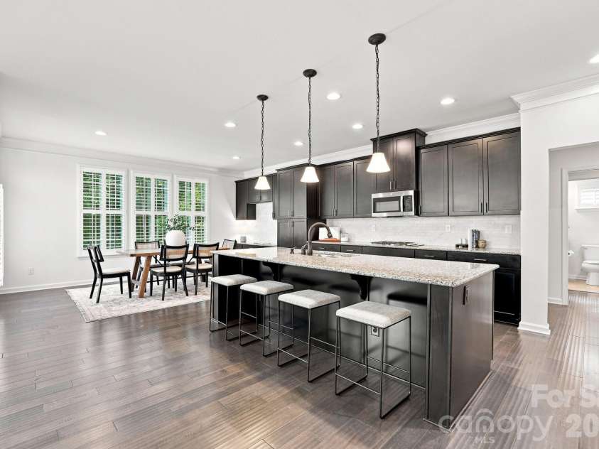 4742 Phifer Crest Court, Charlotte, NC 28226.  MLS# CAR4417441, YatesRealty ID 48482. Amazing Kitchen
