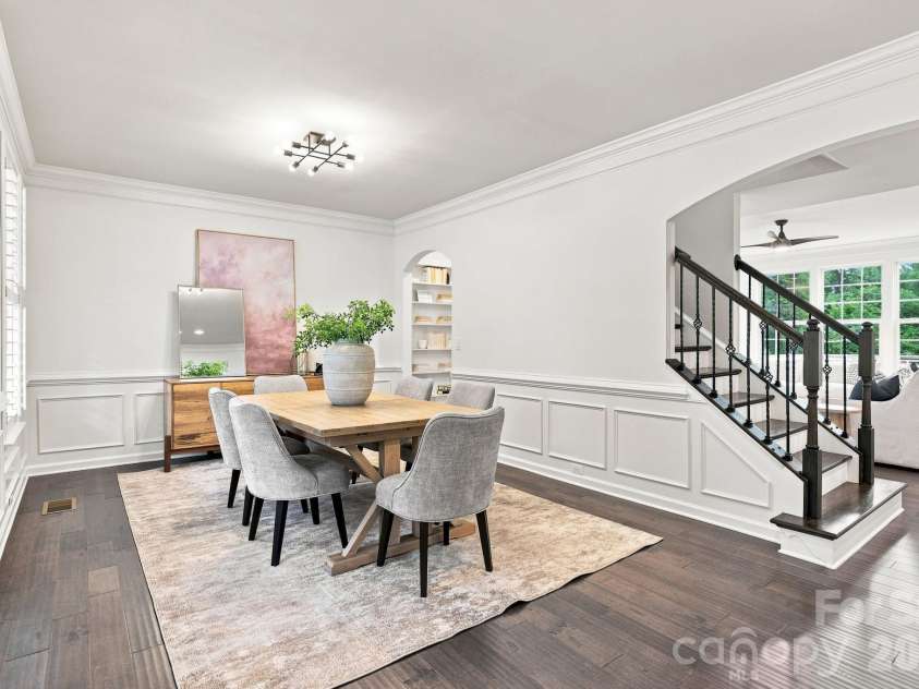 4742 Phifer Crest Court, Charlotte, NC 28226.  MLS# CAR4417441, YatesRealty ID 48482. Decorative Moldings