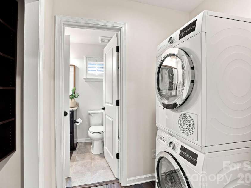 4742 Phifer Crest Court, Charlotte, NC 28226.  MLS# CAR4417441, YatesRealty ID 48482. Guest Suite Laundry