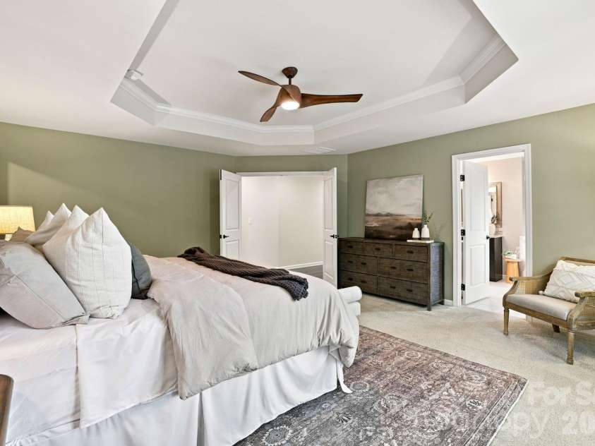 4742 Phifer Crest Court, Charlotte, NC 28226.  MLS# CAR4417441, YatesRealty ID 48482. Tray Ceiling