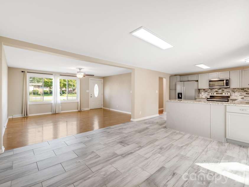 409 oak street Extension, Forest City, NC 28043.  MLS# CAR4416852, YatesRealty ID 48483. 