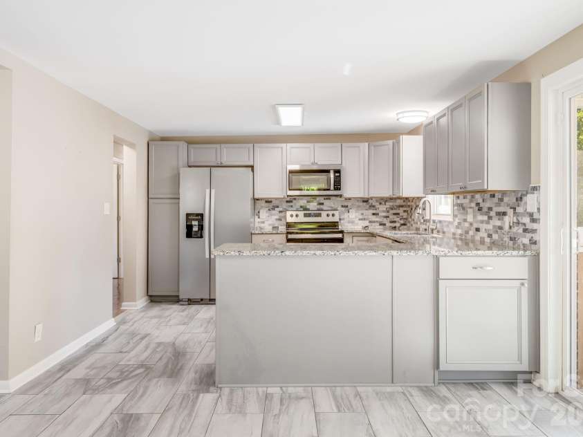 409 oak street Extension, Forest City, NC 28043.  MLS# CAR4416852, YatesRealty ID 48483. 