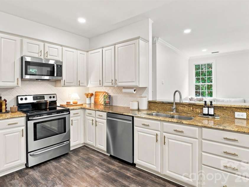 9434 Valley Road, Charlotte, NC 28270.  MLS# CAR4418424, YatesRealty ID 48485. 
