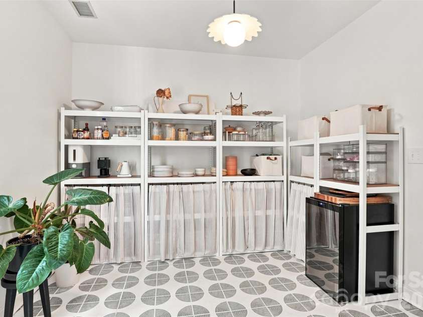 9434 Valley Road, Charlotte, NC 28270.  MLS# CAR4418424, YatesRealty ID 48485. 