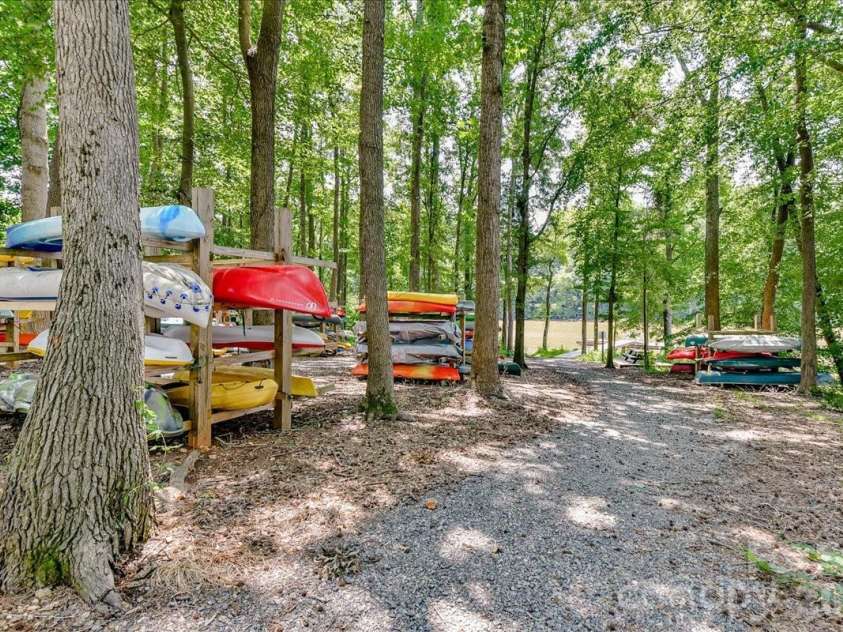 4420 Bright Road, Charlotte, NC 28214.  MLS# CAR4418557, YatesRealty ID 48486. Amenities