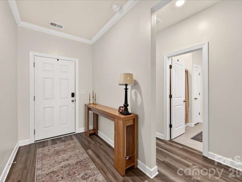 4420 Bright Road, Charlotte, NC 28214.  MLS# CAR4418557, YatesRealty ID 48486. Entryway