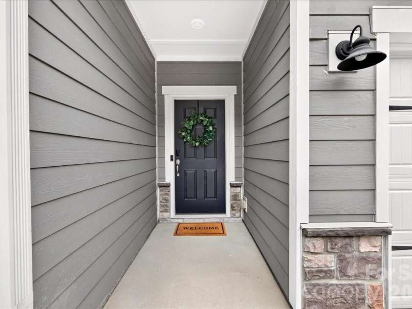 4420 Bright Road, Charlotte, NC 28214.  MLS# CAR4418557, YatesRealty ID 48486. Front Entrance