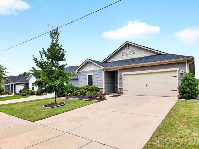 4420 Bright Road, Charlotte, NC 28214.  MLS# CAR4418557, YatesRealty ID 48486. Front Lawn