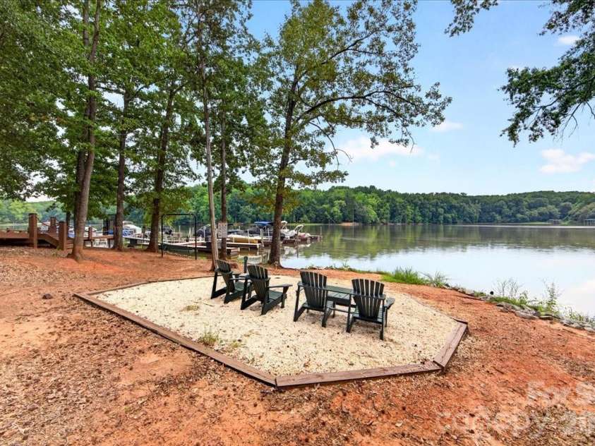 4420 Bright Road, Charlotte, NC 28214.  MLS# CAR4418557, YatesRealty ID 48486. Lake view