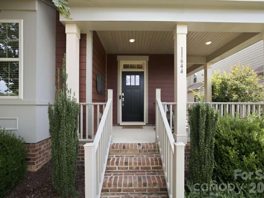 11644 Westbranch Parkway, Davidson, NC 28036.  MLS# CAR4418604, YatesRealty ID 48487. 