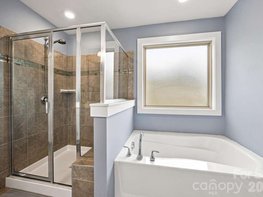 11644 Westbranch Parkway, Davidson, NC 28036.  MLS# CAR4418604, YatesRealty ID 48487. 