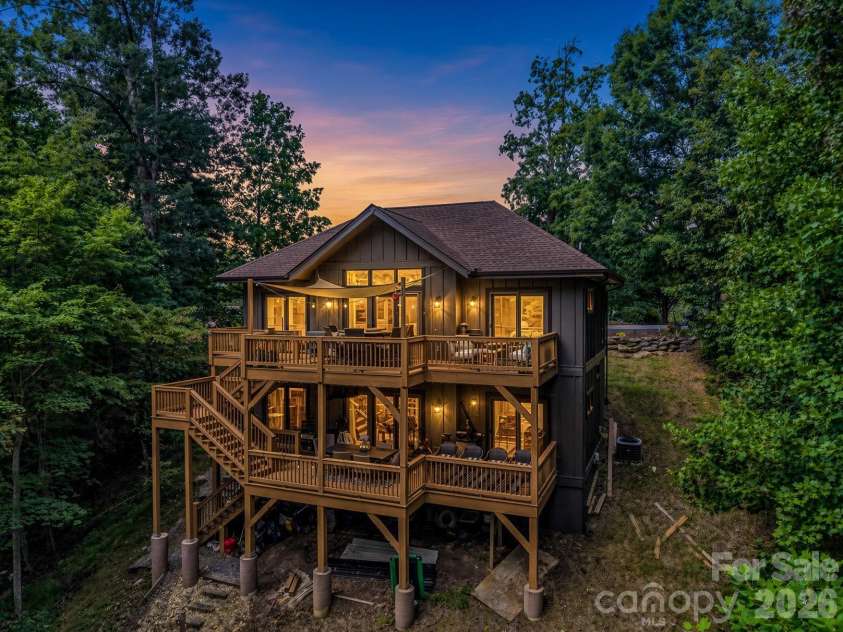 274 Hawks Nest Trail, Lake Lure, NC 28746.  MLS# CAR4396440, YatesRealty ID 48488. 