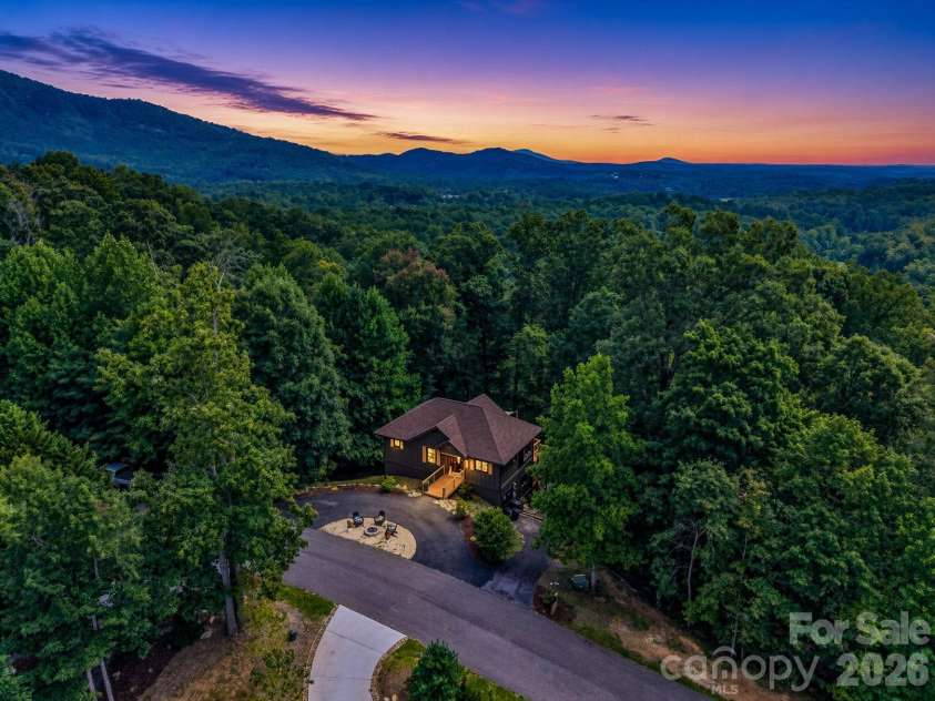 274 Hawks Nest Trail, Lake Lure, NC 28746.  MLS# CAR4396440, YatesRealty ID 48488. 