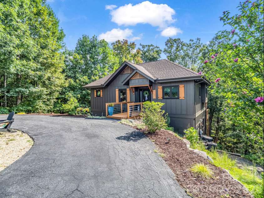 274 Hawks Nest Trail, Lake Lure, NC 28746.  MLS# CAR4396440, YatesRealty ID 48488. 