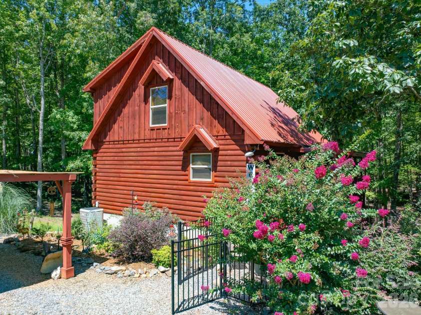 257 Adirondack Trail, Nebo, NC 28761.  MLS# CAR4418359, YatesRealty ID 48489. 