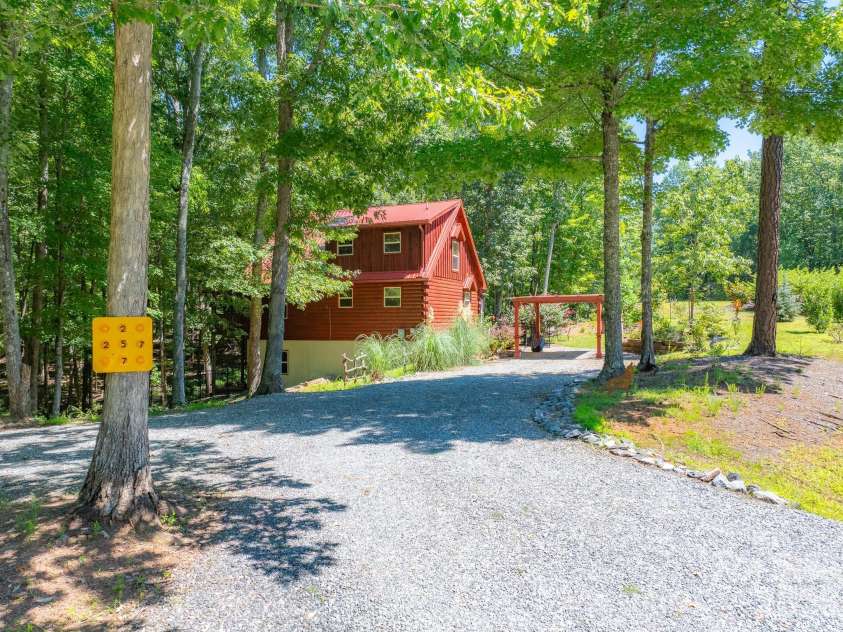 257 Adirondack Trail, Nebo, NC 28761.  MLS# CAR4418359, YatesRealty ID 48489. 
