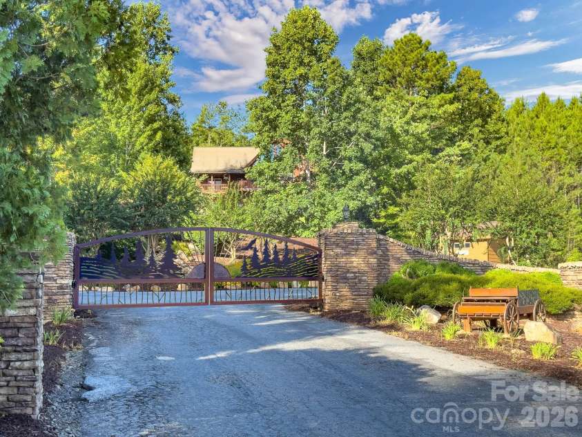 257 Adirondack Trail, Nebo, NC 28761.  MLS# CAR4418359, YatesRealty ID 48489. 