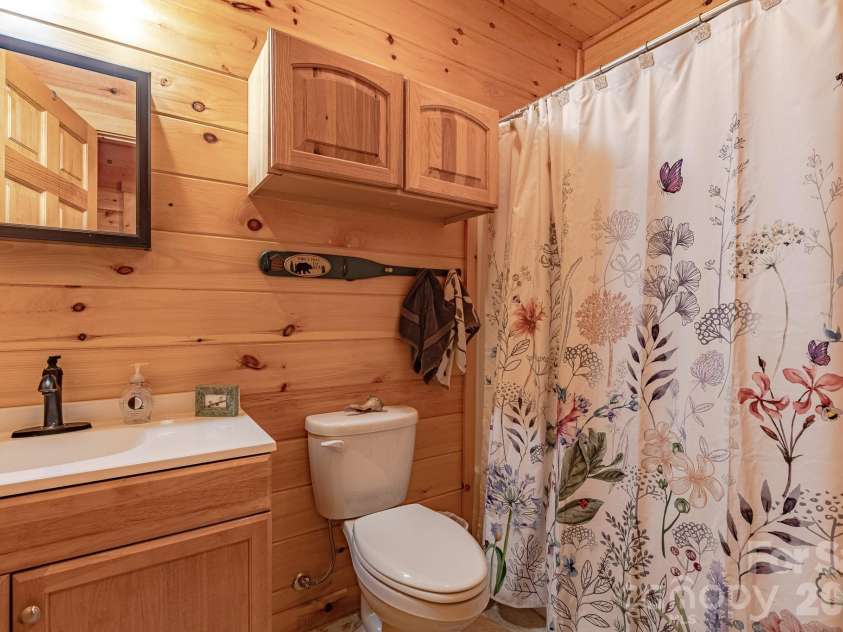 257 Adirondack Trail, Nebo, NC 28761.  MLS# CAR4418359, YatesRealty ID 48489. Basement full bath.