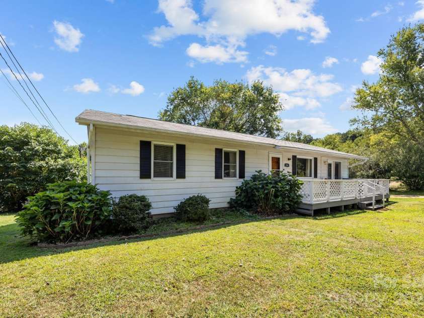204 Cedar Hill Road, Asheville, NC 28806.  MLS# CAR4290969, YatesRealty ID 4849. 