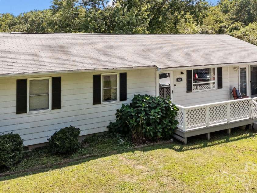 204 Cedar Hill Road, Asheville, NC 28806.  MLS# CAR4290969, YatesRealty ID 4849. 