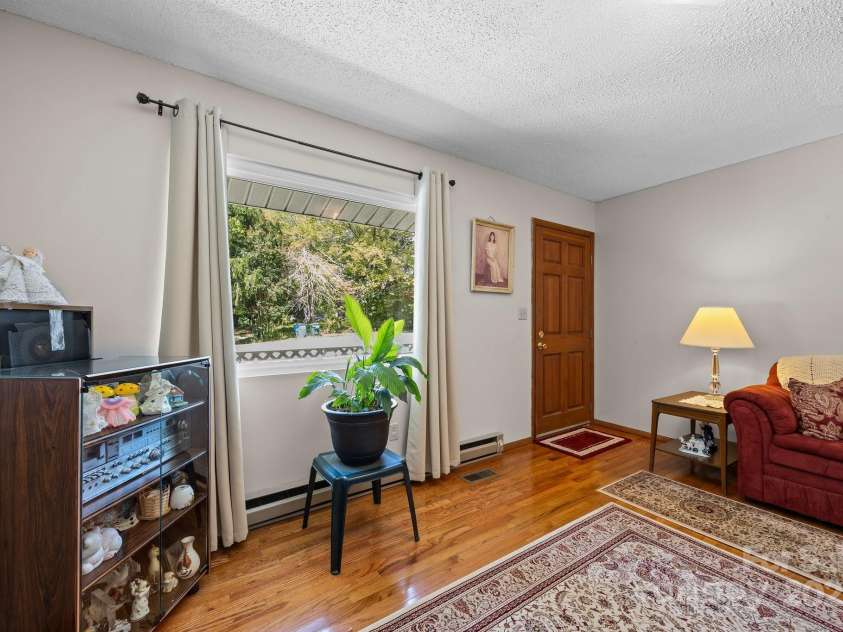 204 Cedar Hill Road, Asheville, NC 28806.  MLS# CAR4290969, YatesRealty ID 4849. 