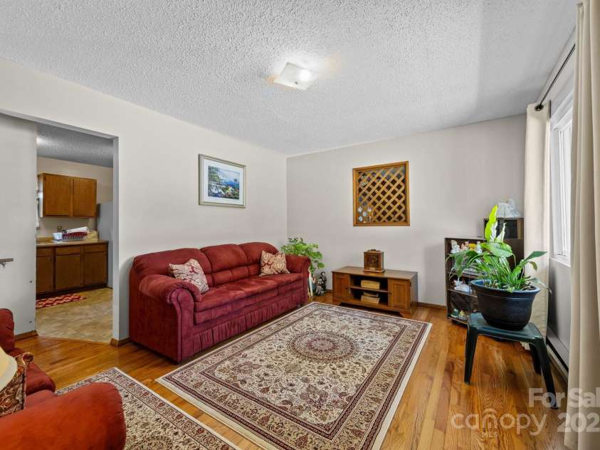 204 Cedar Hill Road, Asheville, NC 28806.  MLS# CAR4290969, YatesRealty ID 4849. 