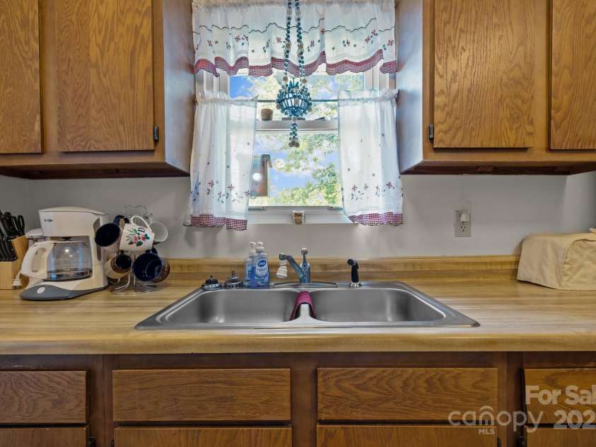 204 Cedar Hill Road, Asheville, NC 28806.  MLS# CAR4290969, YatesRealty ID 4849. 