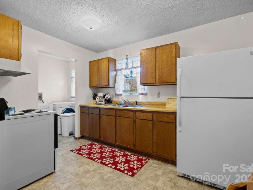 204 Cedar Hill Road, Asheville, NC 28806.  MLS# CAR4290969, YatesRealty ID 4849. 