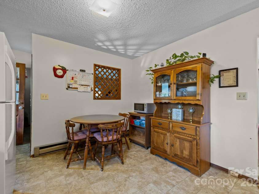 204 Cedar Hill Road, Asheville, NC 28806.  MLS# CAR4290969, YatesRealty ID 4849. 