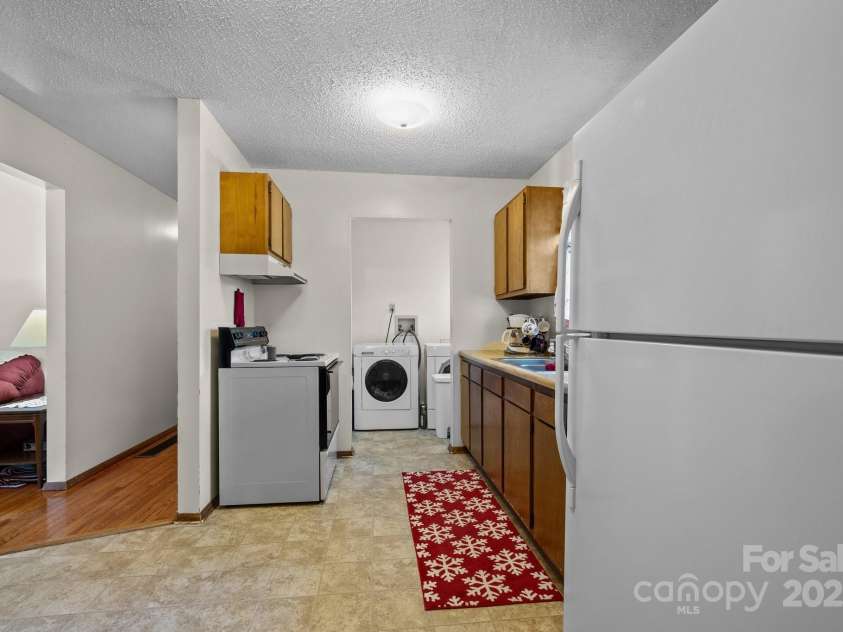 204 Cedar Hill Road, Asheville, NC 28806.  MLS# CAR4290969, YatesRealty ID 4849. 
