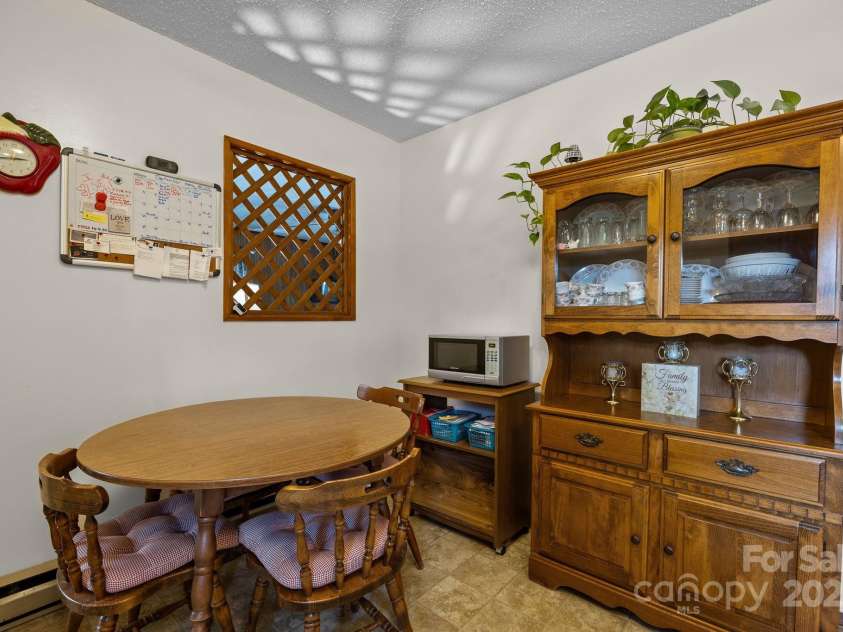 204 Cedar Hill Road, Asheville, NC 28806.  MLS# CAR4290969, YatesRealty ID 4849. 