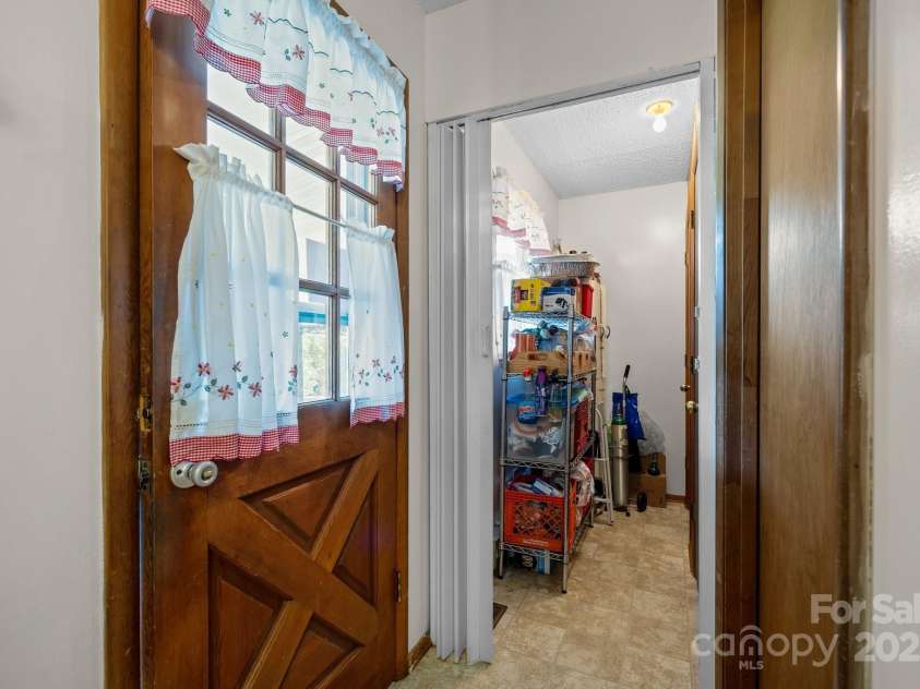 204 Cedar Hill Road, Asheville, NC 28806.  MLS# CAR4290969, YatesRealty ID 4849. 