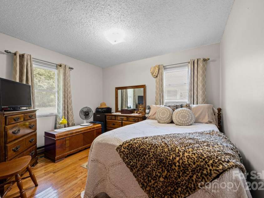 204 Cedar Hill Road, Asheville, NC 28806.  MLS# CAR4290969, YatesRealty ID 4849. 
