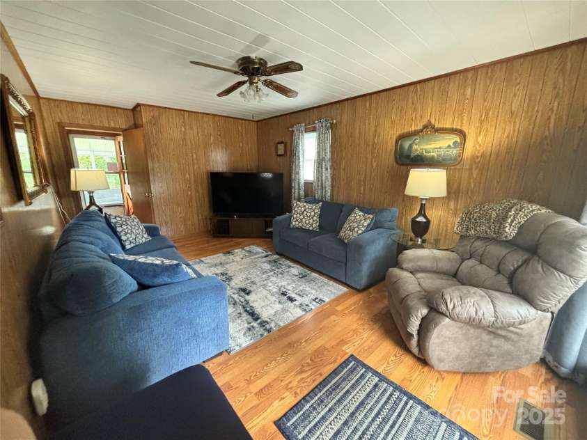 204 Cedar Hill Road, Asheville, NC 28806.  MLS# CAR4290969, YatesRealty ID 4849. 