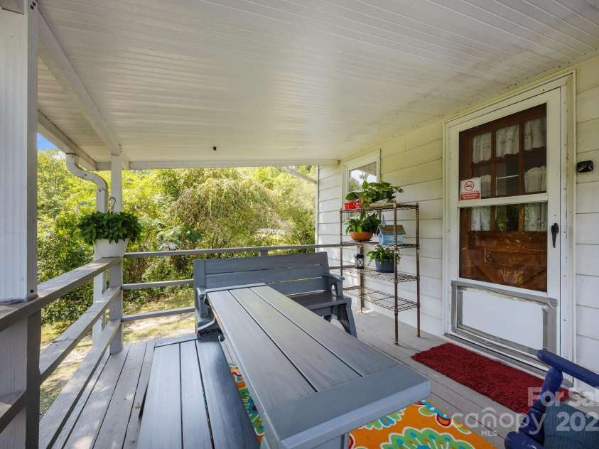 204 Cedar Hill Road, Asheville, NC 28806.  MLS# CAR4290969, YatesRealty ID 4849. 