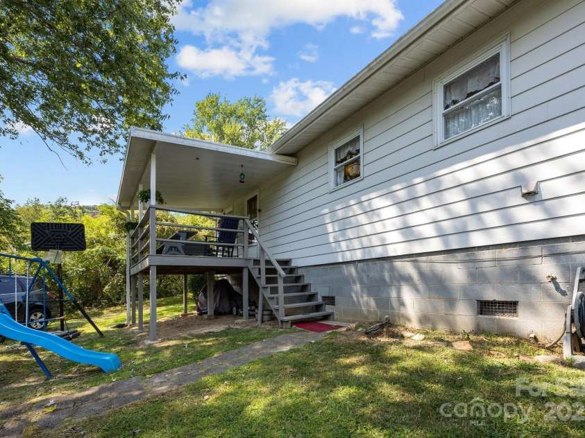 204 Cedar Hill Road, Asheville, NC 28806.  MLS# CAR4290969, YatesRealty ID 4849. 