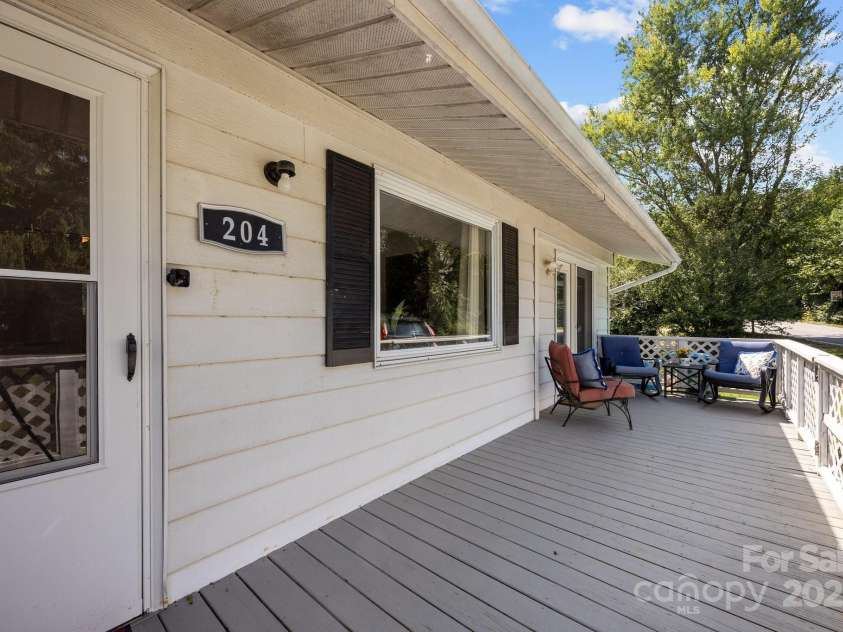 204 Cedar Hill Road, Asheville, NC 28806.  MLS# CAR4290969, YatesRealty ID 4849. 