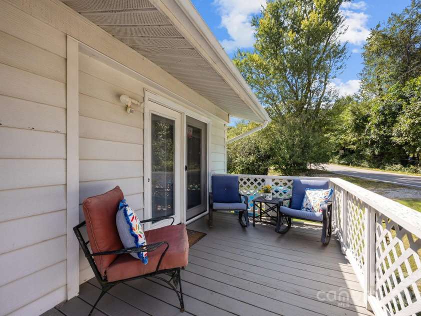 204 Cedar Hill Road, Asheville, NC 28806.  MLS# CAR4290969, YatesRealty ID 4849. 