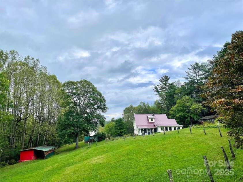 256 Forest Hill Circle, Brevard, NC 28712.  MLS# CAR4239574, YatesRealty ID 4849. 