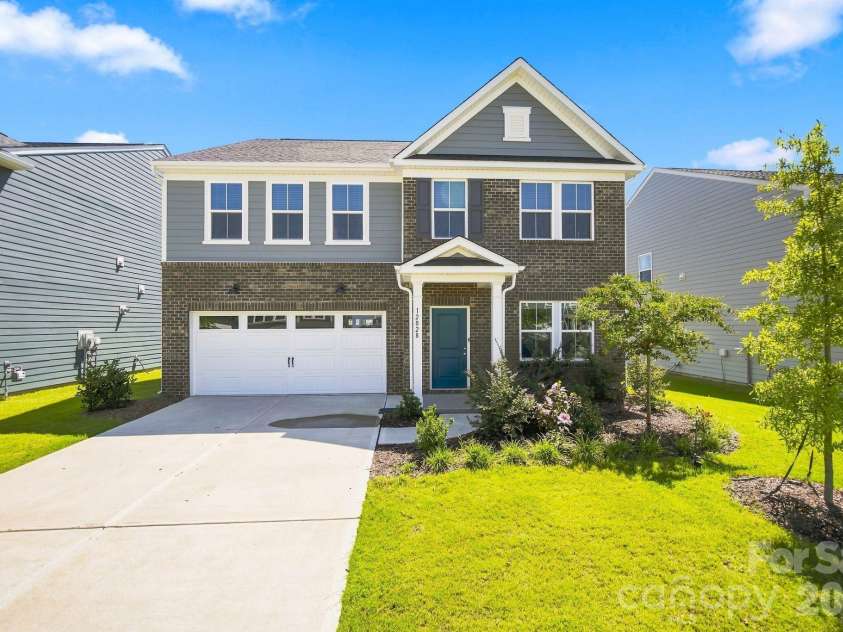 12028 Grinstead Lane, Charlotte, NC 28278.  MLS# CAR4420733, YatesRealty ID 48492. 