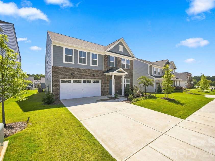 12028 Grinstead Lane, Charlotte, NC 28278.  MLS# CAR4420733, YatesRealty ID 48492. 