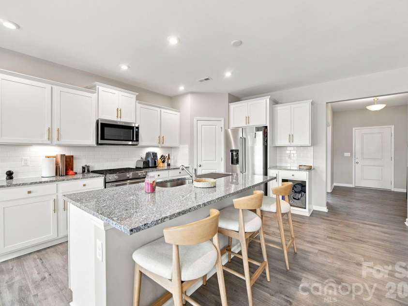 12028 Grinstead Lane, Charlotte, NC 28278.  MLS# CAR4420733, YatesRealty ID 48492. 